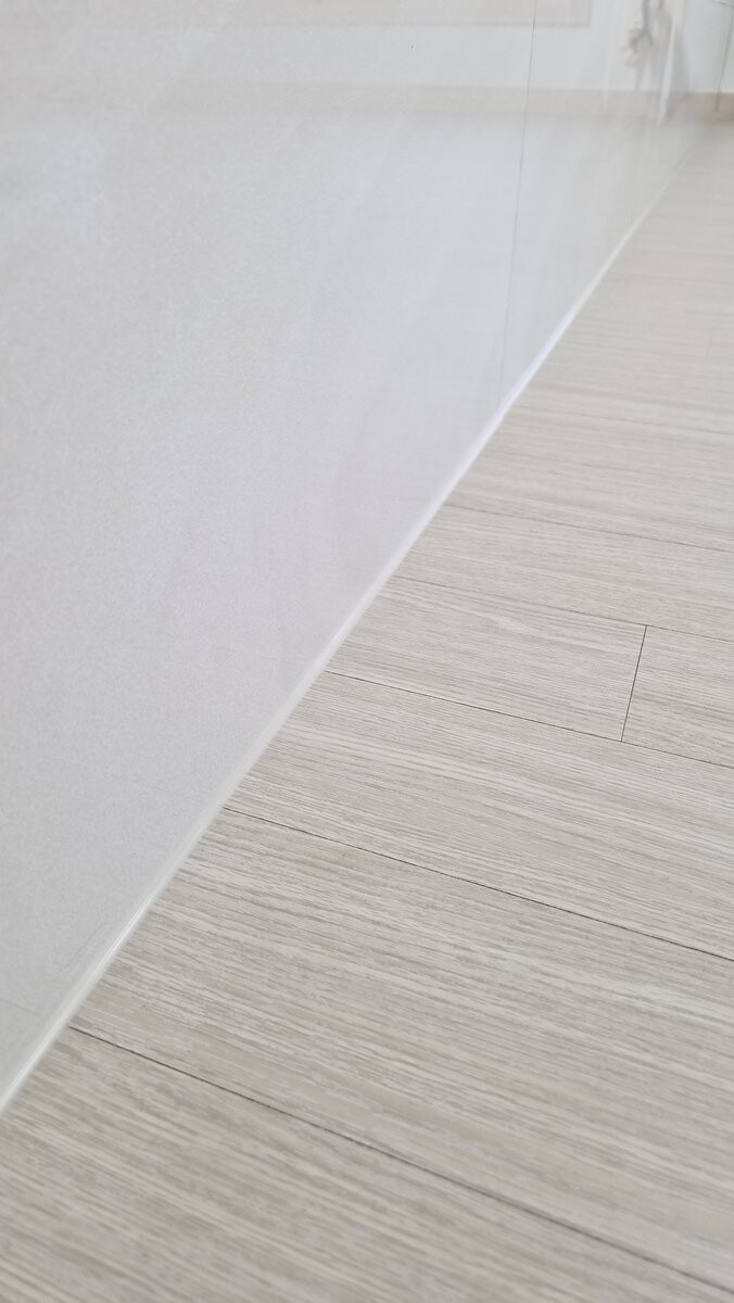 벽면 하단 바닥 실리콘 재시공 후 모습